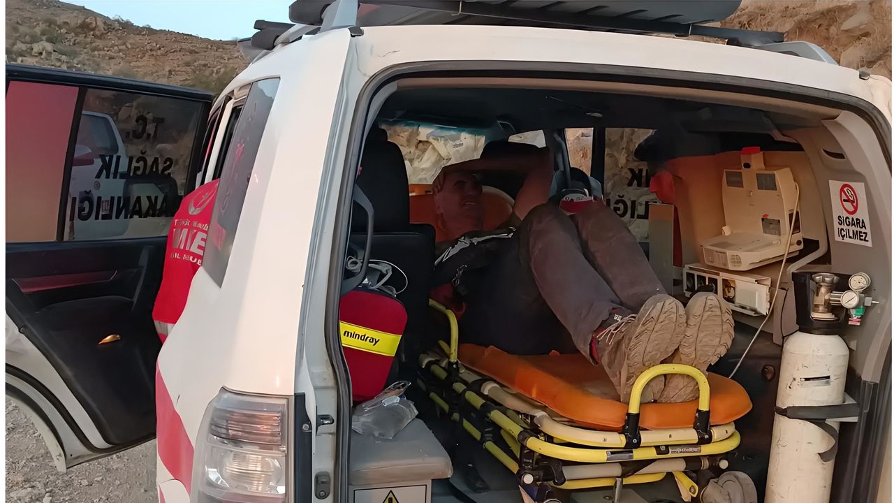 Ağrı Dağı'nda Tırmanış Yapan Dağcının Sağlık Sorunu İçin Yardımına AFAD ve UMKE Ekipleri Yetişti