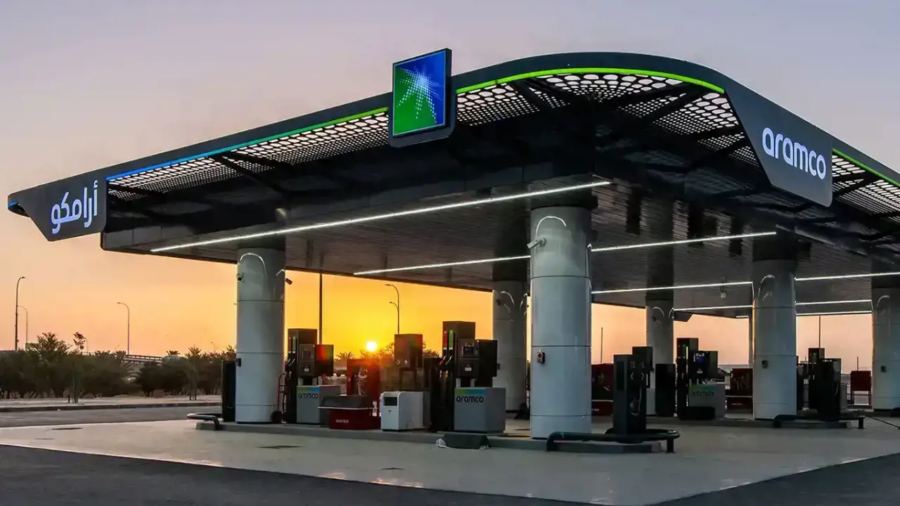 Suudi Arabistan, petrol üretimini yıl sonuna kadar günlük 1 milyon varil azaltmaya karar verdi.