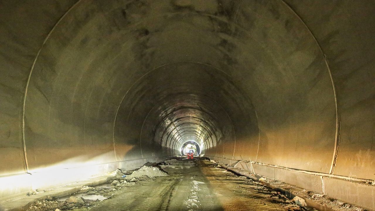    Van-Hakkari kara yolunda ulaşım Güzeldere Tüneli ile daha güvenli olacak