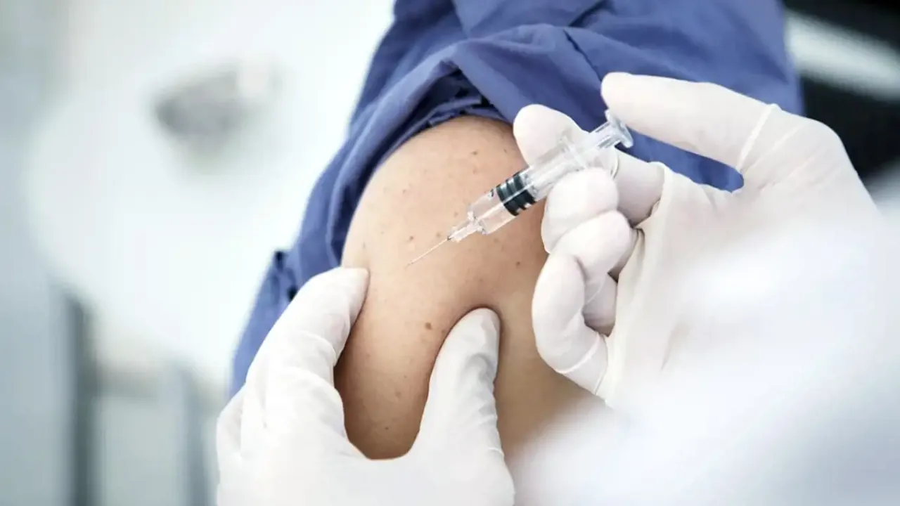 65 yaş üstü ile kronik hastalığı bulunan vatandaşlar için grip aşısı uygulama takvimi yarın başlıyor