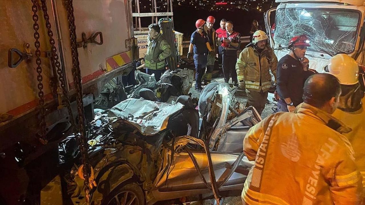 İstanbul'da zincirleme  kaza 4 ölü, 4 yaralı