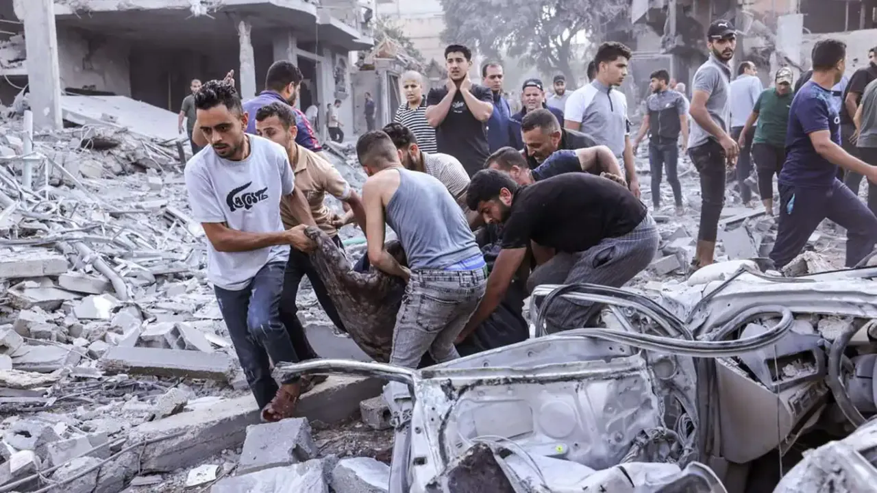Siyonist işgal rejimi otobüsü bombaladı: Çok sayıda Filistinli şehid var