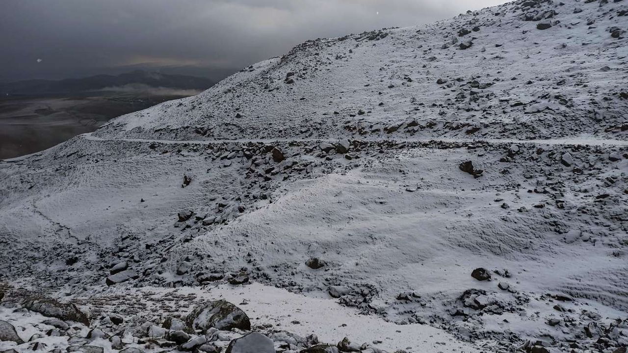Kar yağışı Ardahan'ın yüksek kesimleri beyaza bürü