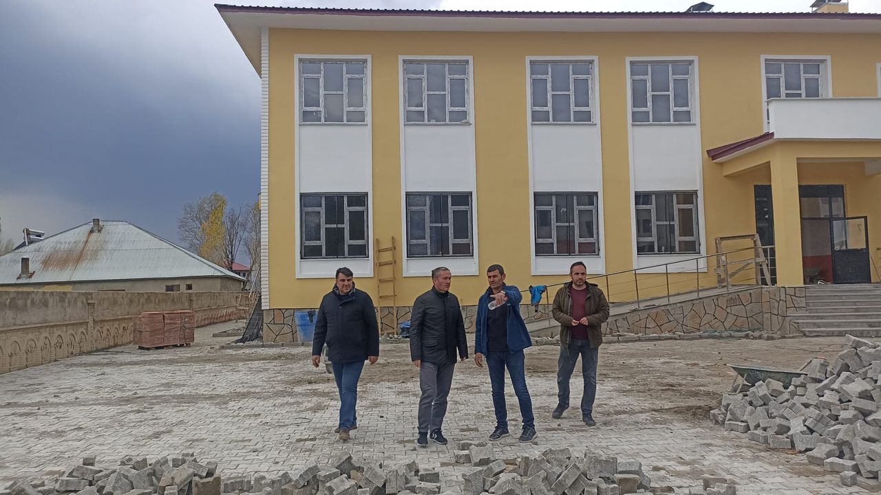 Hasan Kökrek, Patnos’taki okul inşaatlarını denetledi