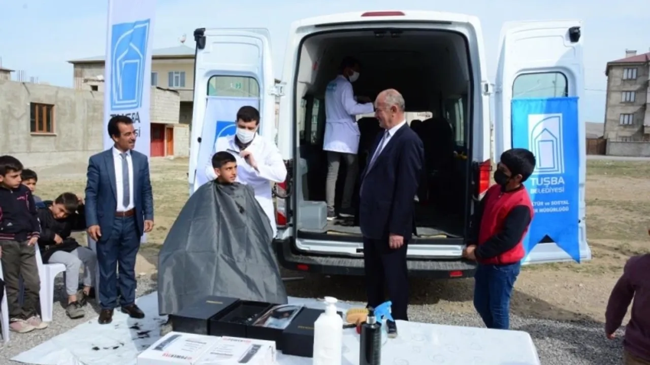 Van Tuşba'da Mobil Kuaförlük projesi devam ediyor