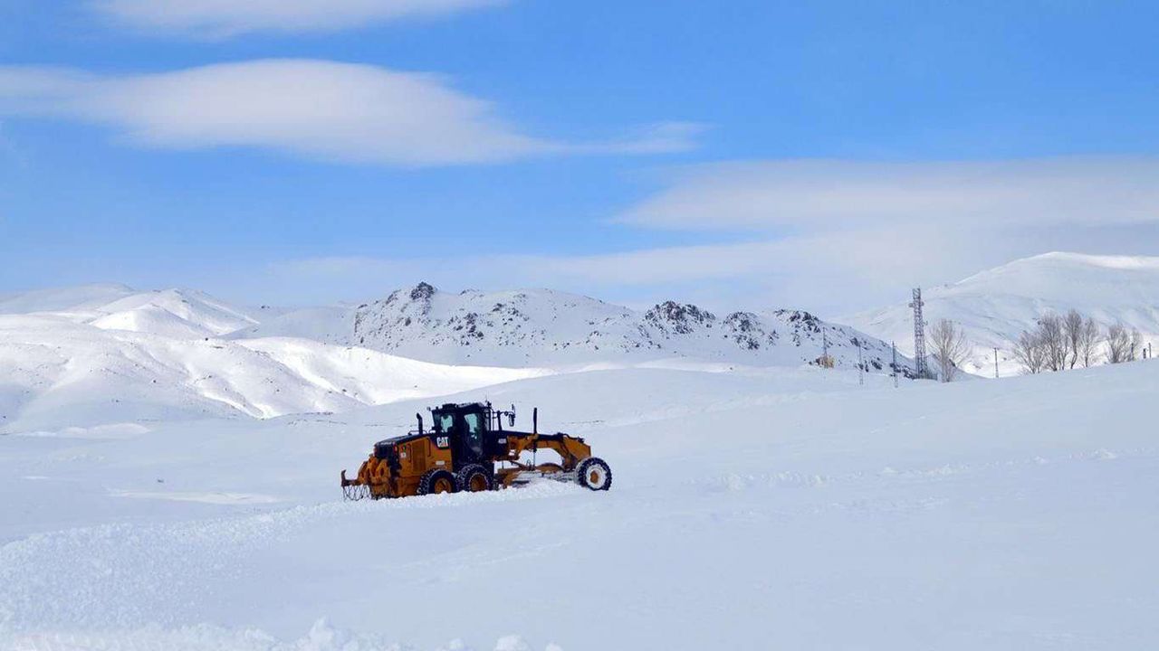 Kar yağışı nedeni ile Ağrı, Erzurum, Iğdır'da 272 yerleşim birimine ulaşım sağlanamıyor