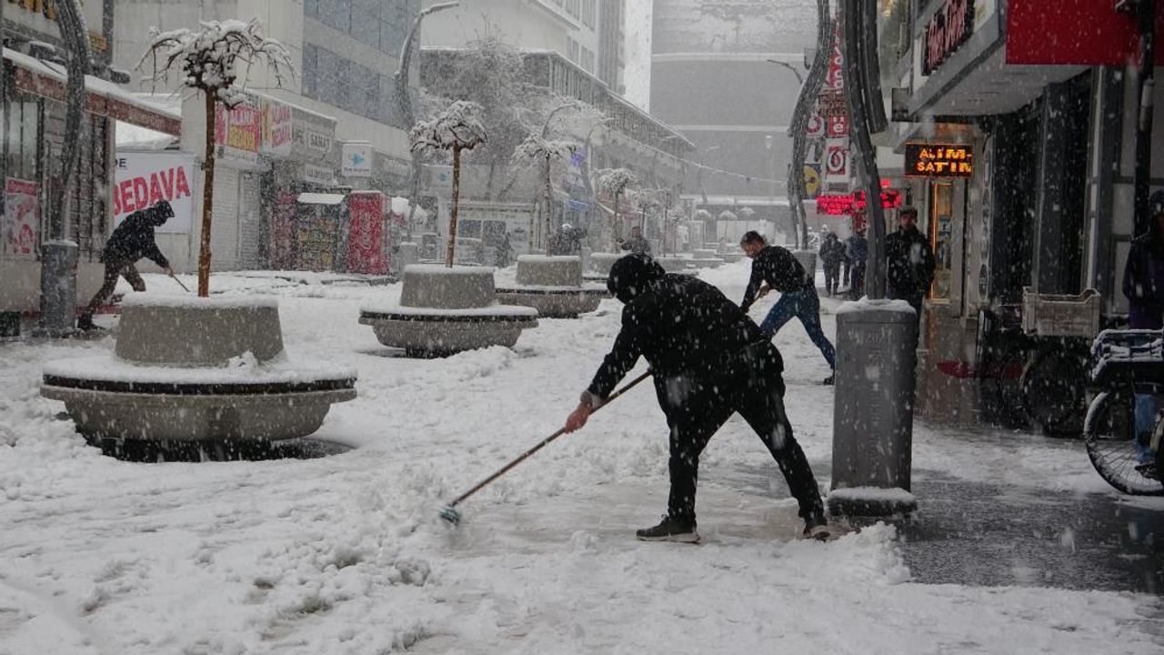 Meteoroloji Uyardı: Van’da kar yağışı devam edecek!