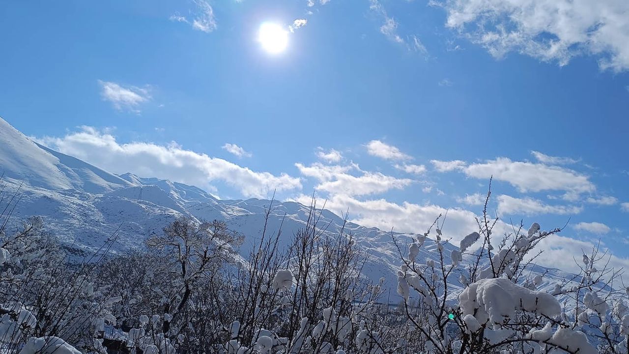 Bitlis'te kar yağışı yerini güneşli havaya bıraktı