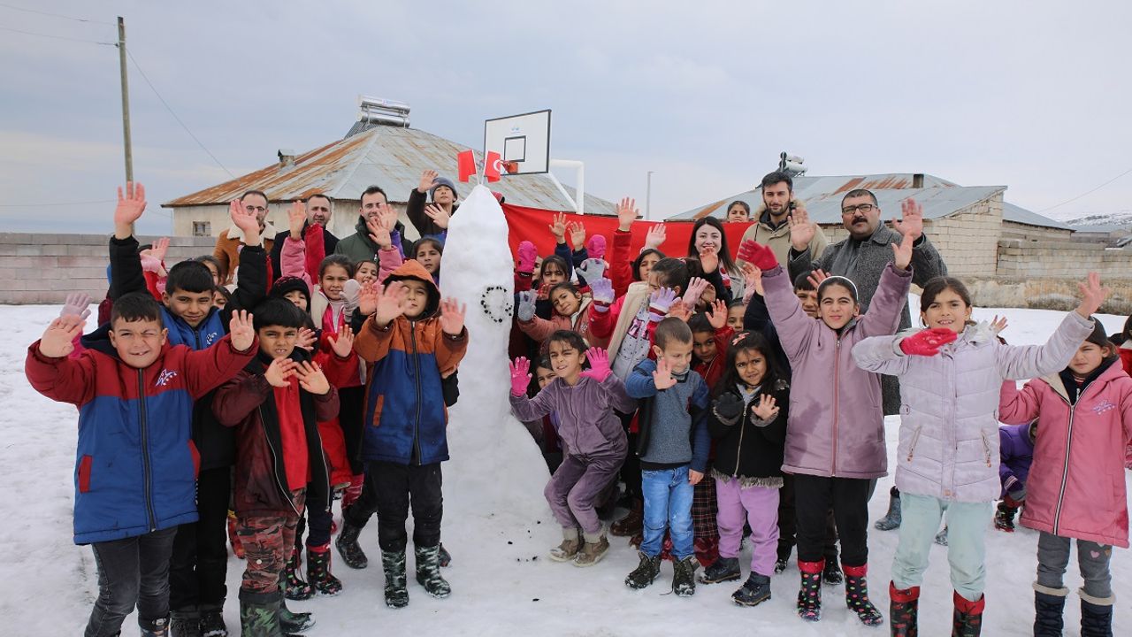 Ercişli öğrencilerden Türkiye'nin ilk astronotu Gezeravcı'ya davet