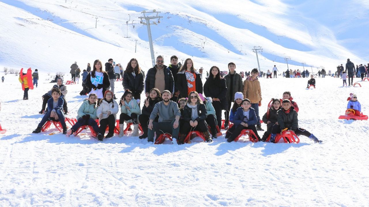 İpekyolu Belediyesi'nden öğrencilere kayak jesti