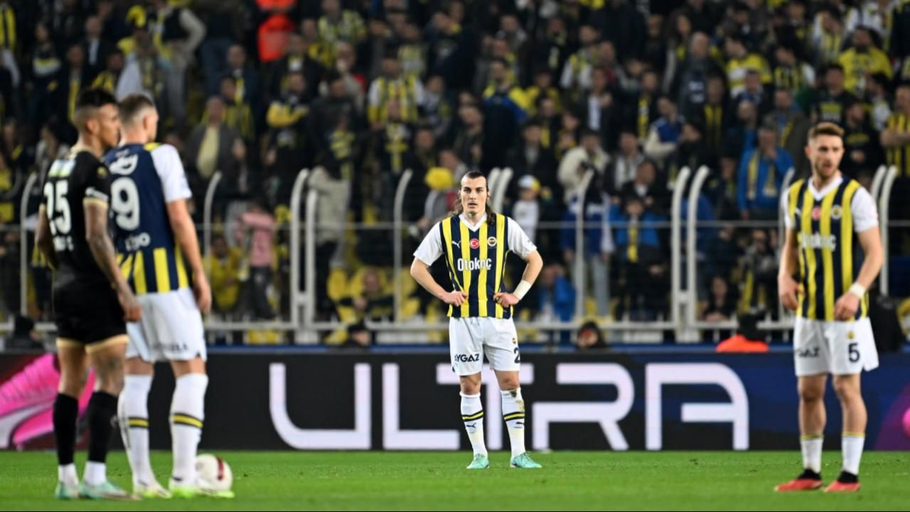 Fenerbahçe liderliği Kadıköy'de bıraktı