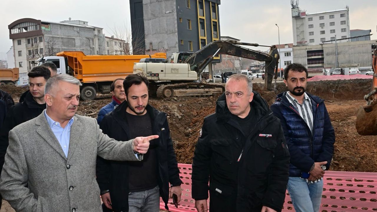 Malatya Valisi, Kent Meydanı'nın proje inşaat alanlarını inceledi