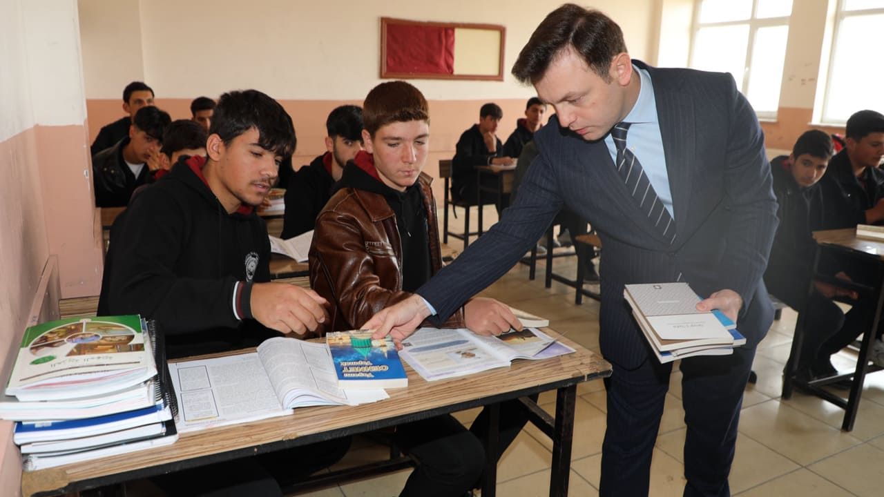 Başkale Kaymakamı Erdoğan’dan Anadolu İmam Hatip Lisesi’ne ziyaret
