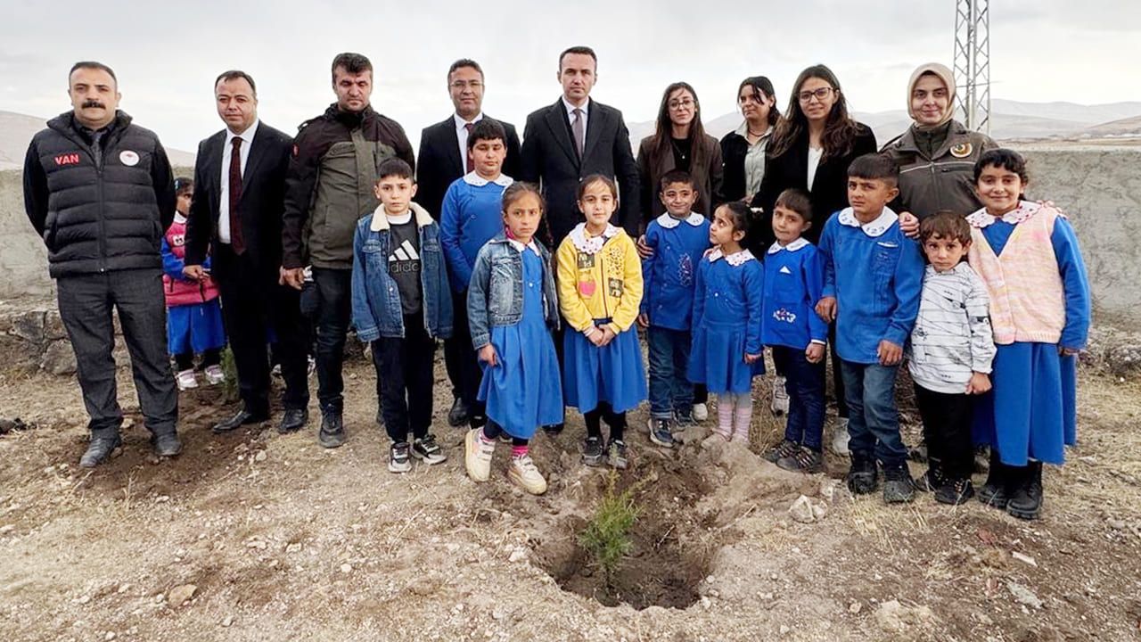 Çaldıran’da fidan dikim etkinliği düzenlendi