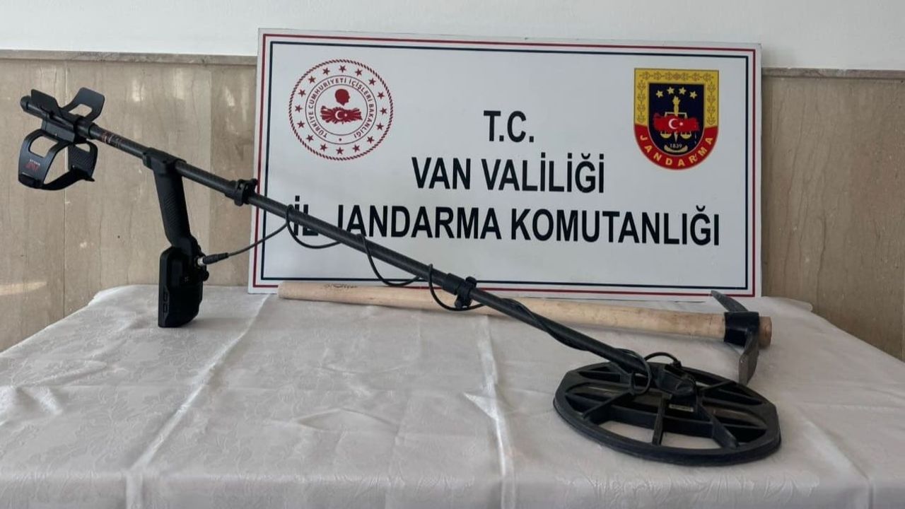 Van'da izinsiz define kazısı operasyonu: 3 şüpheli suçüstü yakalandı