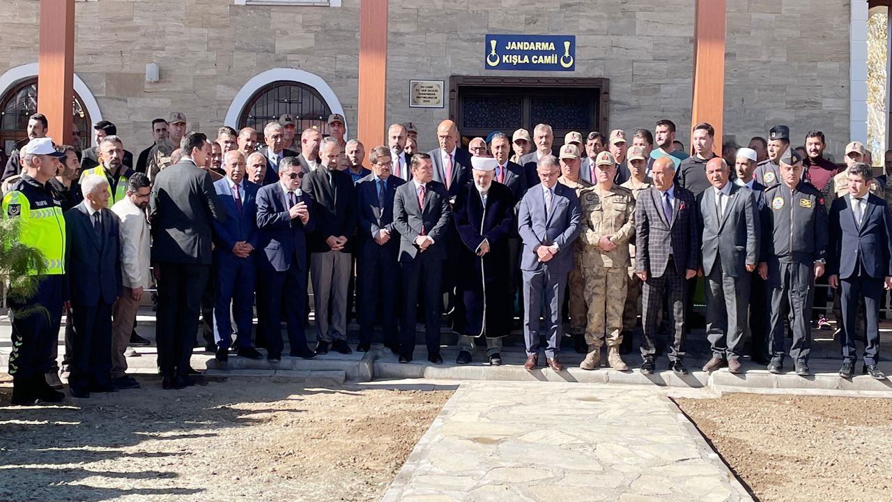Van Jandarma Camii dualarla ibadete açıldı