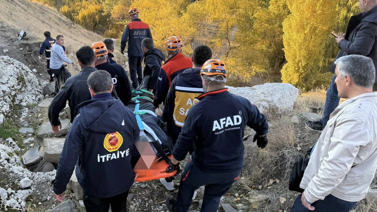 Van Kalesi’nde mahsur kalan vatandaş kurtarıldı