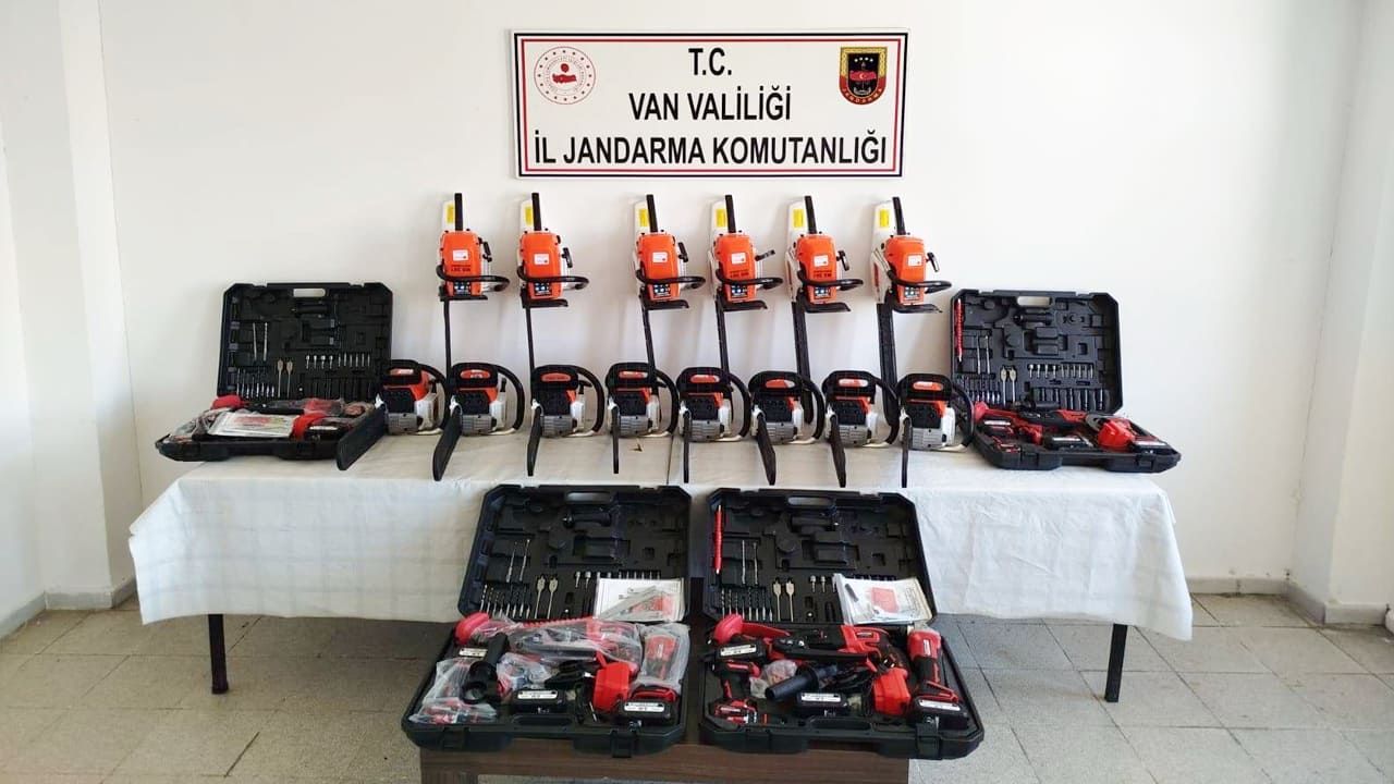 Van’da 430 bin TL değerinde gümrüksüz malzeme ele geçirildi