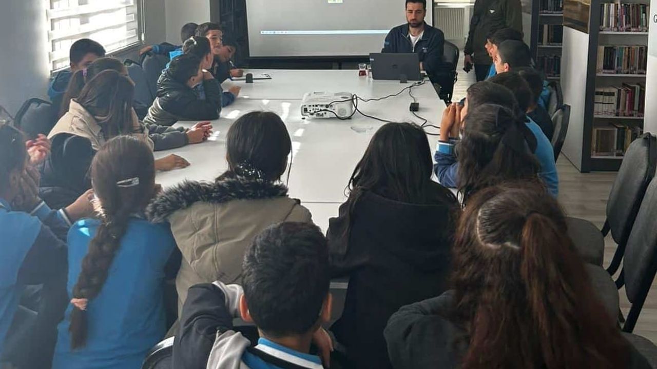 Van’da ilkokul öğrencilerine dijital bağımlılık semineri