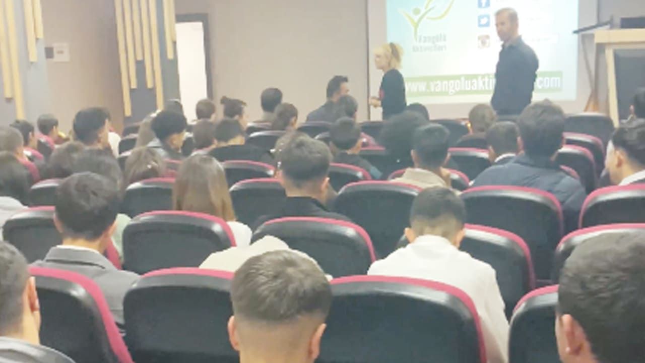 Van’da öğrencilere ‘Van Gölü Kirlenmesin, Mavi Kalsın’ eğitimi