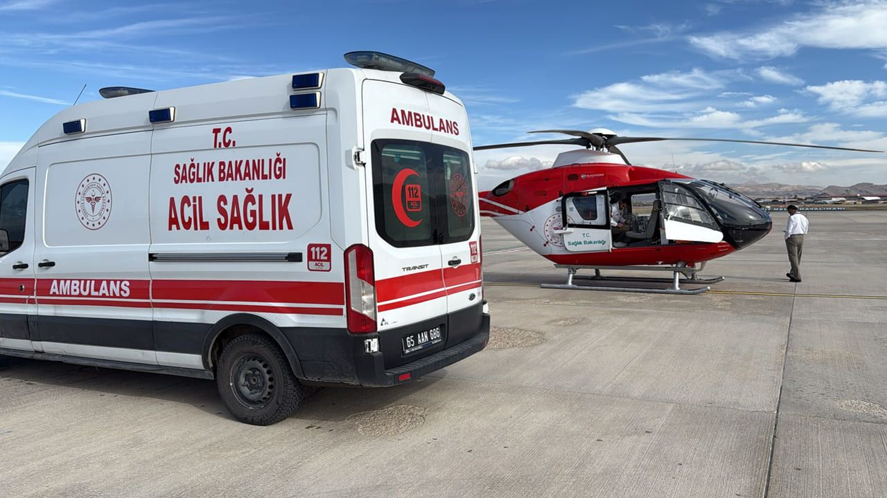 Trafik kazasında yaralanan vatandaş helikopter ambulansla Van’a sevk edildi