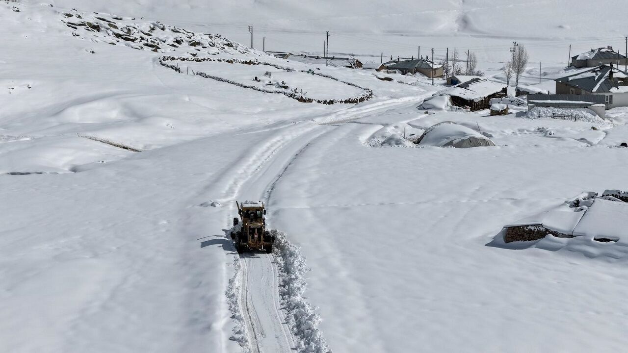 Van’ın 35 yerleşim yolu kapalı! İşte güncel liste!