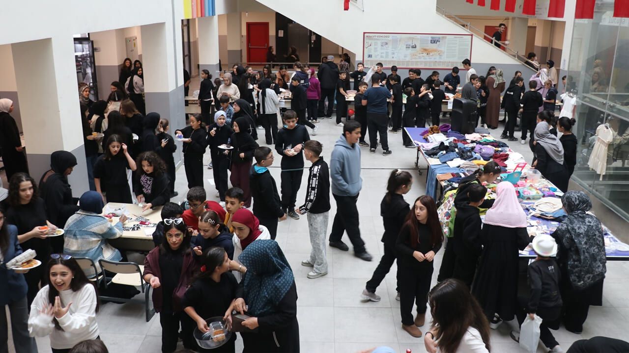 Gazze için öğretmen, öğrenci ve veliler seferber oldu