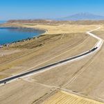 Van Gölü Sahil Yolu Çitoren- Ayanis etabı asfaltlanıyor