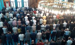 Van'da bayram namazı sevinç ve coşku ile kılındı