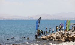 Van Denizi Yüzme Festivali start aldı