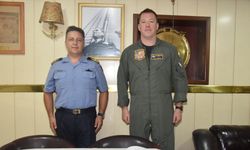 ABD Uçak Gemisi Görev Grubu Komutanı Albay Harkin, TCG GÖKÇEADA'yı ziyaret etti