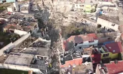 Su Borusu Patlamasıyla Oluşan Çukura Bina Devrildi