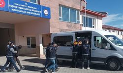 Van'da göçmen kaçakçılığı iddiasıyla yakalanan 14 zanlı tutuklandı