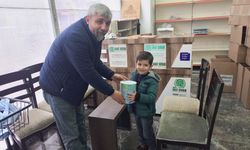Vanlı Emir Ali kumbarasını Gazzeli çocuklara bağışladı