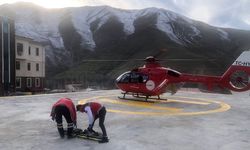 Van'da hastaların imdadına ambulans helikopter yetişiyor