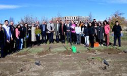 Van YYÜ'de “Lösemili Çocuklar Bahçesi”ne ilk fidanlar dikildi
