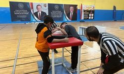 Ağrı'da bilek güreşi müsabakası sona erdi