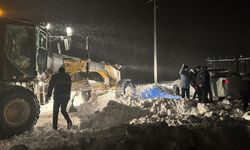 Van'da karda mahsur kalan vatandaşların imdadına ekipler yetişti