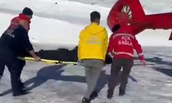 Van'da yolları kapanan hastanın imdadına helikopter ambulans yetişti