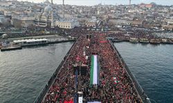 "İsrail'e Lanet" için yüz binler Galata Köprüsü'nde buluştu