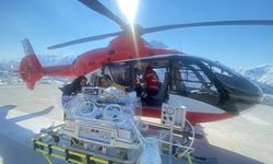 8 günlük bebek ambulans helikopterle Van'a getirildi