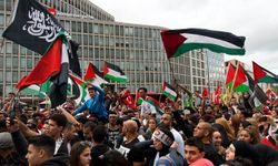 Gazze'ye destek mitingleri devam ediyor: Almanya'da binlerce kişi yürüdü!