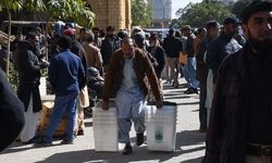Pakistan, zor şartlarda seçimlere hazırlanıyor