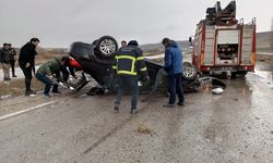 Ağrı'da otomobil takla attı 2 kişi yaralandı
