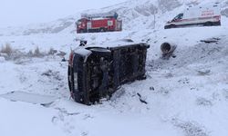 Van'da Minibüs şarampole yuvarlandı! Yaralılar var