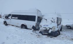 Bitlis-Van yolunda yoğun kar yağışı nedeniyle zincirleme kaza