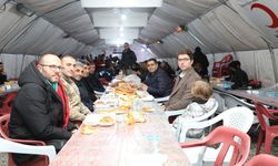 Erciş Kaymakamı Karaloğlu, iftar çadırında vatandaşla buluştu