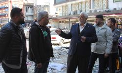 HÜDA PAR Belediye Başkanı Adayı Demir, Mısır Çarşısı esnafıyla bir araya geldi