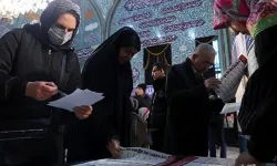 İran’daki seçimlerde oy pusulalarının sayımına başlandı