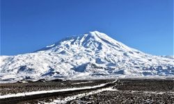 Dağcılar, Ağrı Dağı'nın zirvesine tipiden dolayı çıkamadı